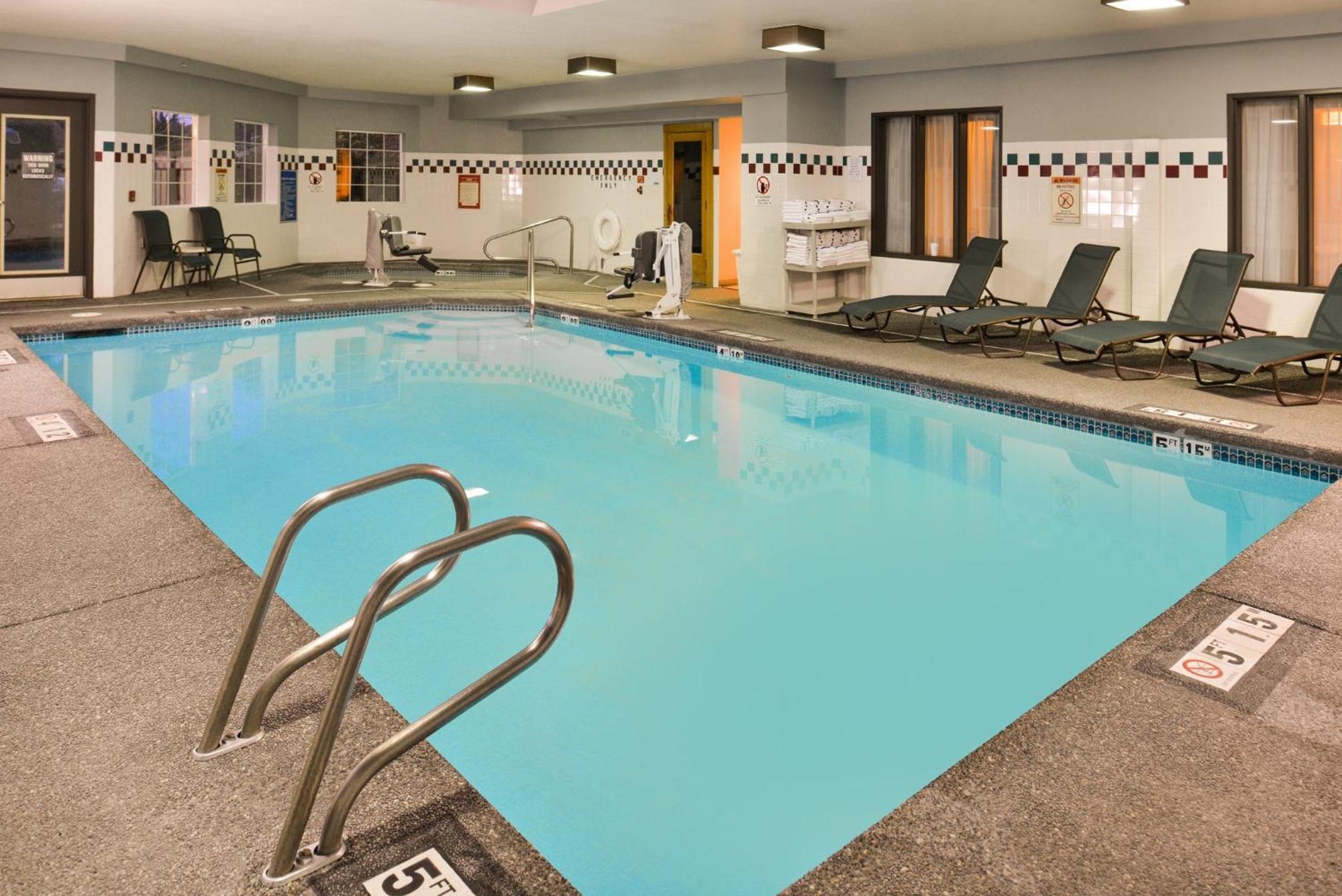 Holiday Inn Express Hotel&Suites Portland - Jantzen Beach, an IHG Hotel Exterior foto