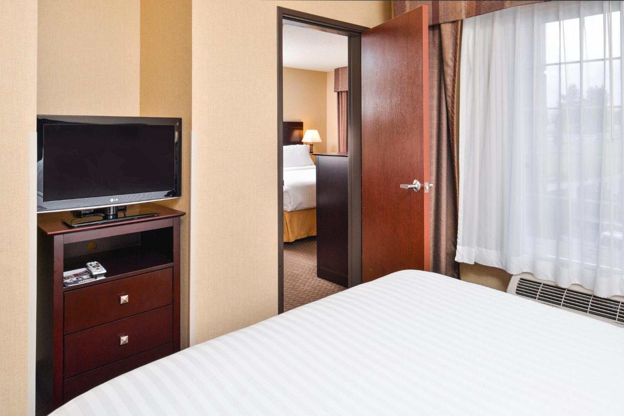 Holiday Inn Express Hotel&Suites Portland - Jantzen Beach, an IHG Hotel Exterior foto